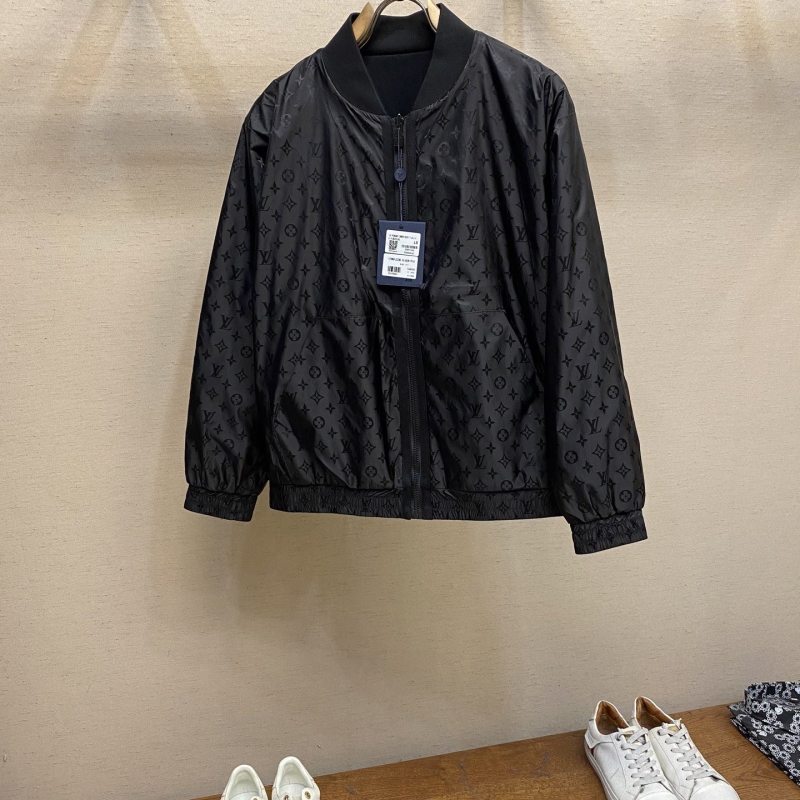 l0vis Vvtt0n outwear